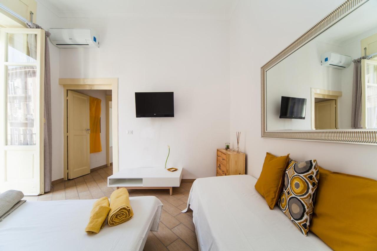 Napoli Centro Suite - Duomo Apartment Buitenkant foto