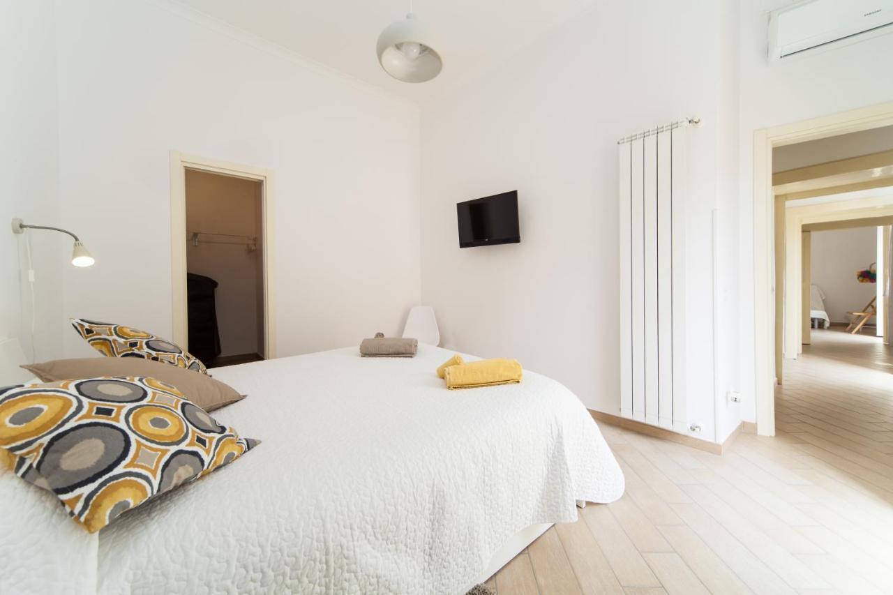 Napoli Centro Suite - Duomo Apartment Buitenkant foto
