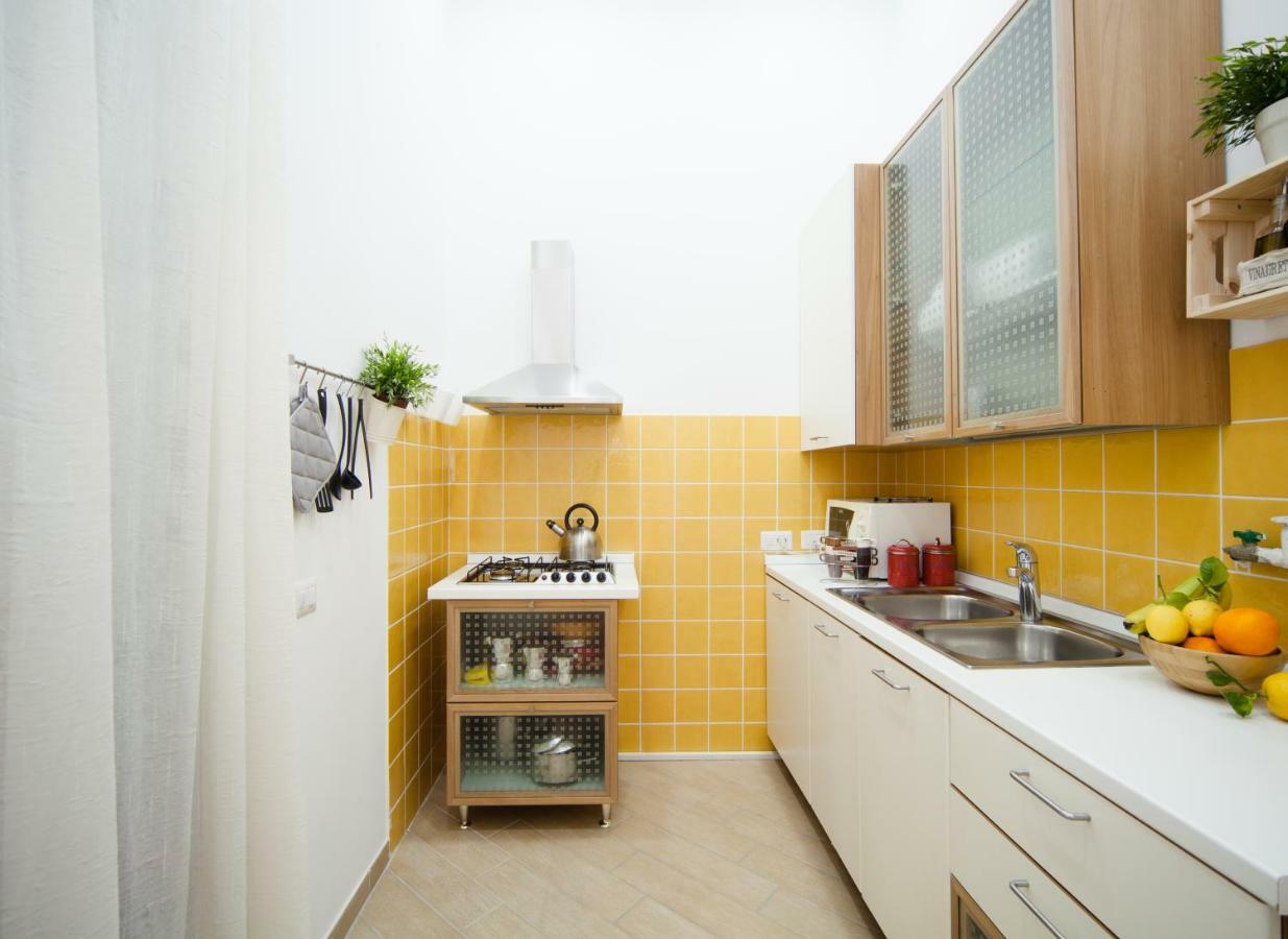 Napoli Centro Suite - Duomo Apartment Buitenkant foto