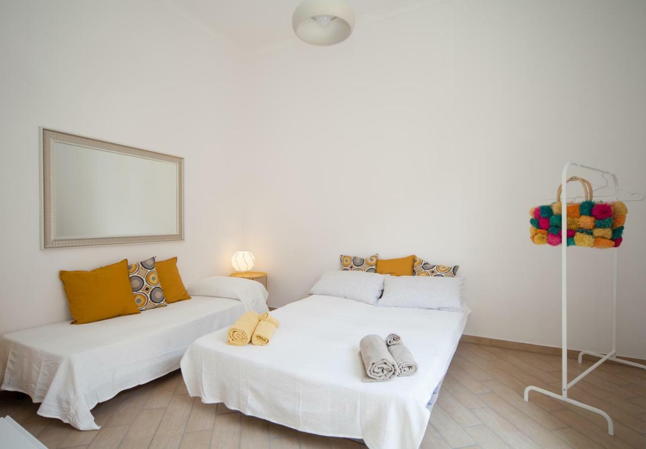 Napoli Centro Suite - Duomo Apartment Buitenkant foto